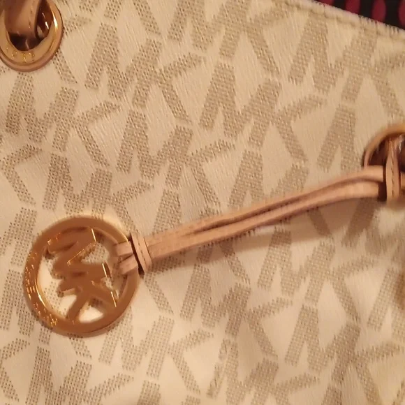 Michael Kors - Picture 2 of 5